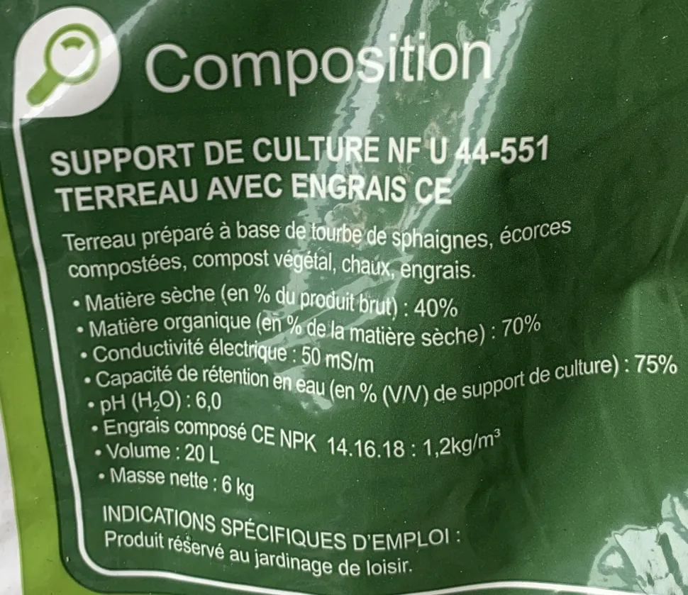 Teoricamente, o rótulo da terra para vasos diz-lhe tudo o que precisa de saber (Foto de Tacite)