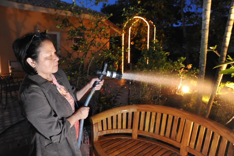 Regar por la noche limita la evaporación - Foto de Emilio Labrador /Flickr