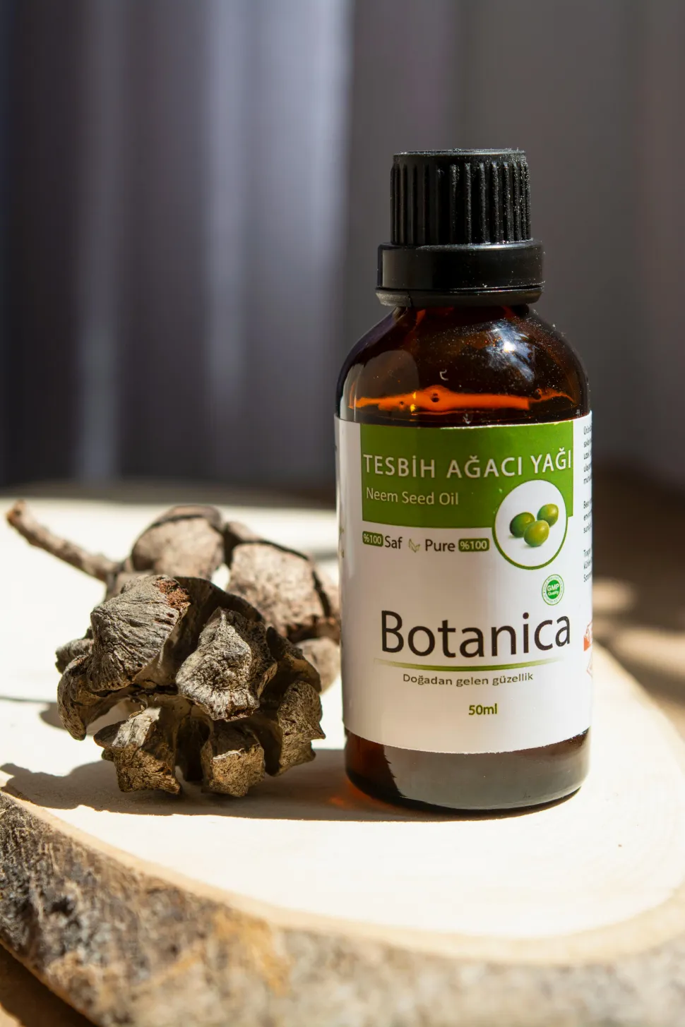 La vendita e l'uso dell'olio di neem sono in teoria riservati alla produzione di cosmetici; - Foto di Betül Üstün / Pexels