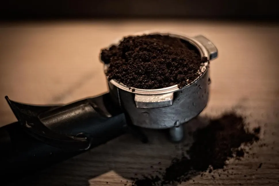 Per alcuni i fondi di caffè sono un vero e proprio oro nero - Foto di Michal Jarmoluk / Freerangestock