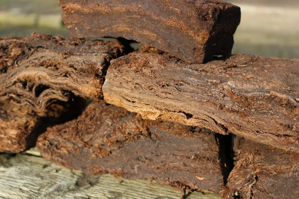 Balen gedroogde turf